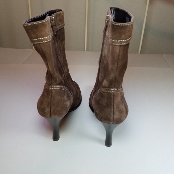 Nine West brown suede heeled booties. Sz 8. - Picture 6 of 8